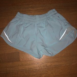 LULULEMON BLUE GLOW HOTTY HOT SHORTS SIZE 6/2.5”